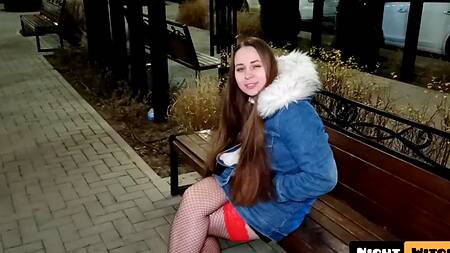 Предложил незнакомой русской телке отсосать в подъезде и сделать это очень глубоко