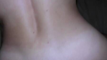 Приукрасил спермой жопу стройной русской соседки, которая не может долго не трахаться