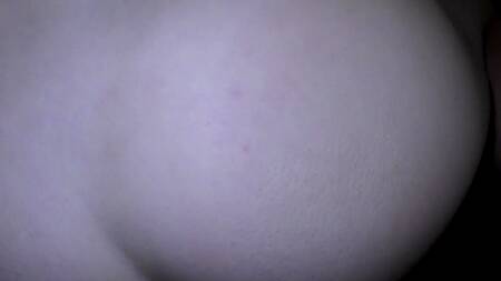 Приукрасил спермой жопу стройной русской соседки, которая не может долго не трахаться