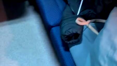 Отдолбил раком наглую соседку по купе большим хуем за то, что заняла его место