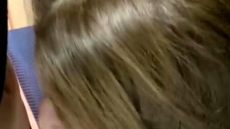 Отдолбил раком наглую соседку по купе большим хуем за то, что заняла его место