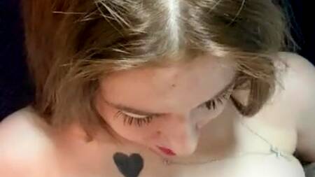 Отдолбил раком наглую соседку по купе большим хуем за то, что заняла его место