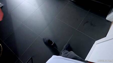 Шлюховатая сестренка отдается любимому брат в обе дырки, убеждая насколько она шикарнее его подружки