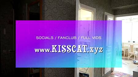 Умелая сучка успевает и есть готовить и круто трахаться с бойфрендом раком