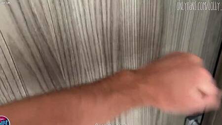 Соблазнительная брюнетка с классными сиськами устроила потоп только бы ее выебал сосед