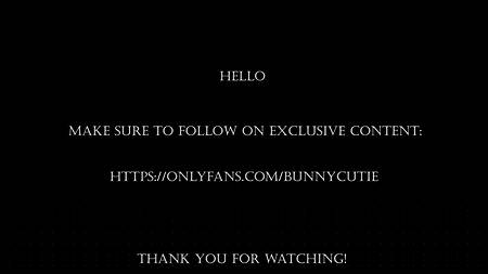 Без стонов выебал жопастенькую подружку жены на кухне пока делал кофе