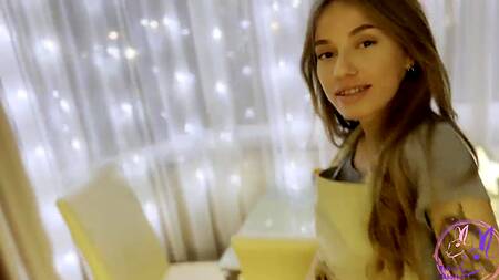 Сексуальная горничная подрабатывает киской, трахаясь с мужем хозяйки