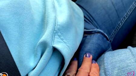 Молодые свингеры устроили оргию между двумя парами, жарко трахая сексуальных подружек