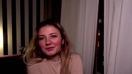 Пригрел на большом хую грудастую русскую телку принимая совместный душ