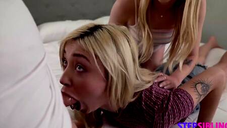 Две блондинки трутся мокрыми кисками после приятного секса втроем