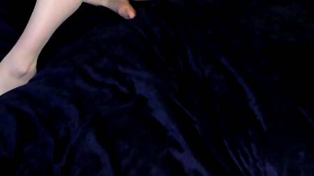 Рыжая скромница с тугой киской соглашается жарко потрахаться с опытным мачо