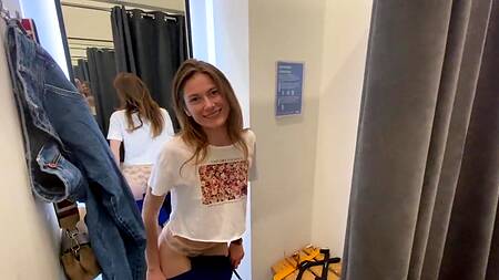 Экстремальный анальный секс в туалете торгового центра с худенькой незнакомкой