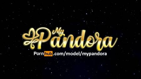 Крупным планом наказал округлую загорелую жопу молодой цыпочки жилистым хуем