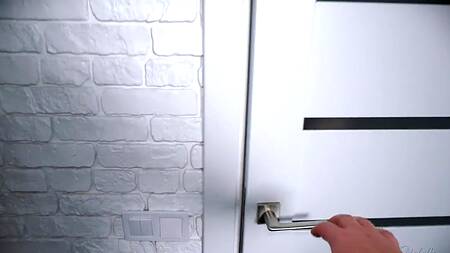 Секретарша наведалась к начальнику в гостиницу, чтобы еще раз испытать оргазм с его хуем в попке