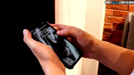 Молодой неопытный грабитель не выдержал и выебал красивую телочку