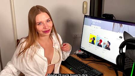 Губастая блондинка с брекетами дважды довела парня до оргазма умелым ротиком и узкой киской