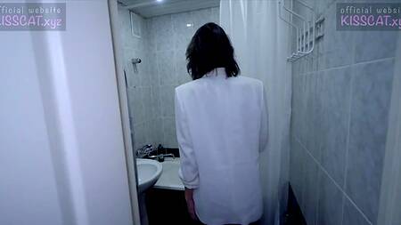 Риелторша и квартирку успешно сдала и сексиком занялась