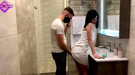 Красотка снова опоздает на работу, ведь парню снова захотелось трахаться