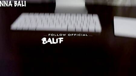 Красоточка не дала соседу по квартире подрочить и сама занялась с ним сексом