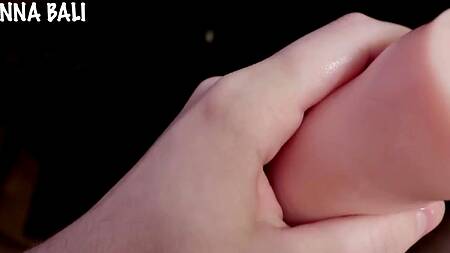 Красоточка не дала соседу по квартире подрочить и сама занялась с ним сексом