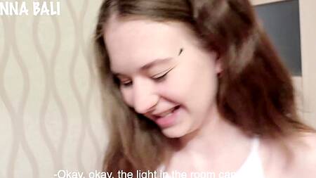 Красоточка не дала соседу по квартире подрочить и сама занялась с ним сексом