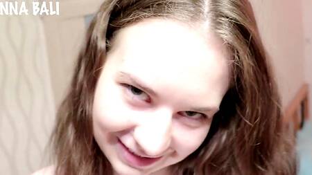 Красоточка не дала соседу по квартире подрочить и сама занялась с ним сексом