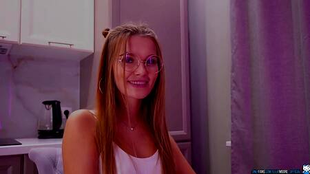 Сводная сестра согласилась трахаться только за идеально сделанный доклад