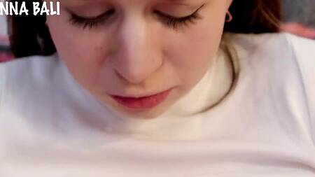 Брату очень повезло, ведь сестра предоставила ему и секс игрушку, и свою киску