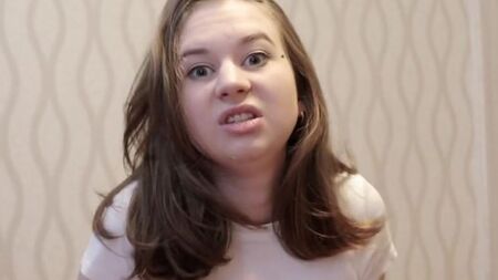 Брату очень повезло, ведь сестра предоставила ему и секс игрушку, и свою киску