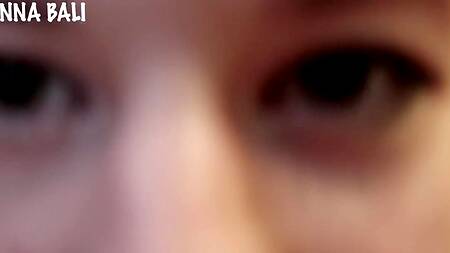 Брату очень повезло, ведь сестра предоставила ему и секс игрушку, и свою киску