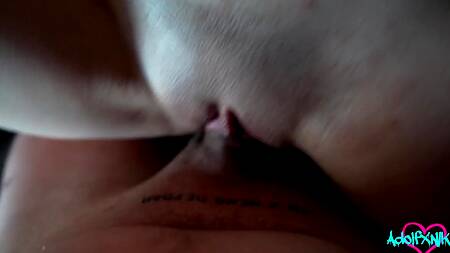 Молоденькая брюнеточка соблазнила парнишу и в который раз отдалась ему