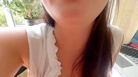 Студентка подрабатывала репетитором для одногруппника, но теперь стала и его давалкой