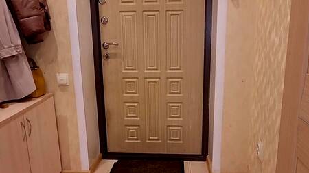 Уставшая красотка пришла с работы, но заняться сексом с мужем силы нашла