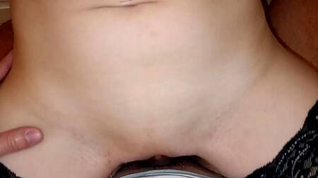 Уставшая красотка пришла с работы, но заняться сексом с мужем силы нашла