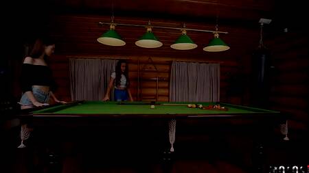 Подружки занимаются лесбийским сексом на бильярдном столе