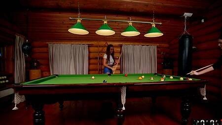 Подружки занимаются лесбийским сексом на бильярдном столе