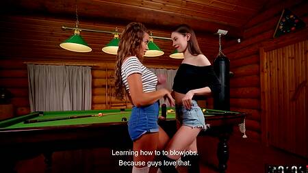 Подружки занимаются лесбийским сексом на бильярдном столе