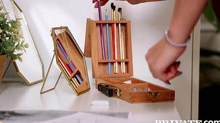 Приняла сперму от двух самцов и вылила её в рот своей подруге