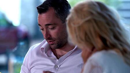 Худой русский паренек пихает крепкий член в пизду свой очкастой подружки