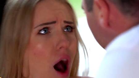 Сексапильная цыпочка скачет на кривом большом члене и сладко сосет его после оргазма