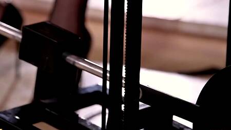 Риелторша и квартирку успешно сдала и сексиком занялась