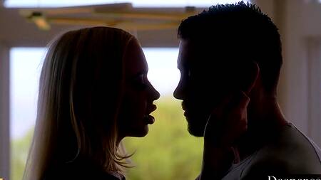 Жесткое двойное проникновение с молодой и безотказной шлюшкой для парочки зрелых самцов