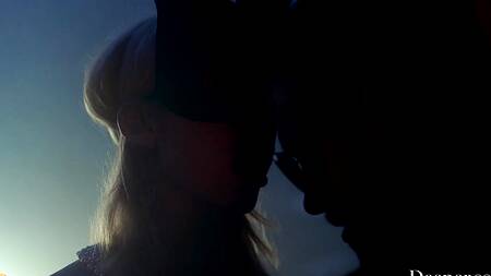 Жесткое двойное проникновение с молодой и безотказной шлюшкой для парочки зрелых самцов