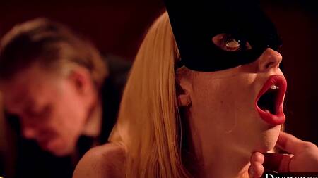 Жесткое двойное проникновение с молодой и безотказной шлюшкой для парочки зрелых самцов