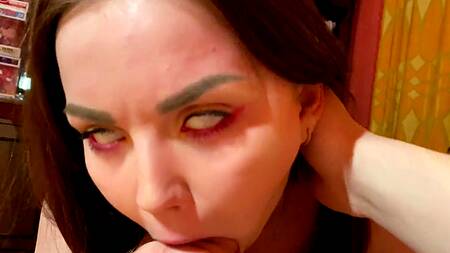 Благородный пикапер заслуживает на глубокий минет от едва знакомой девушки