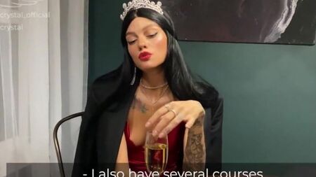 Русская королева красоты ебется в анал за большие деньги и играет со спермой во рту