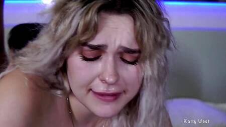 Русские телки пошалили с крепким членом приятеля и предложили жаркий секс втроем