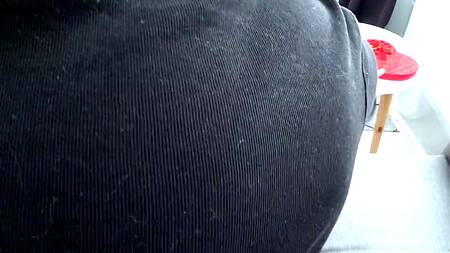 Подсунул подружке член вместо подарка и оттрахал по полной программе