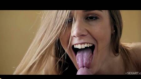 Влюбленная пара возвращается в постель, чтобы трахнуться с утра