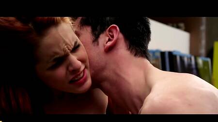 Студент в библиотеке трахает рыжую художницу